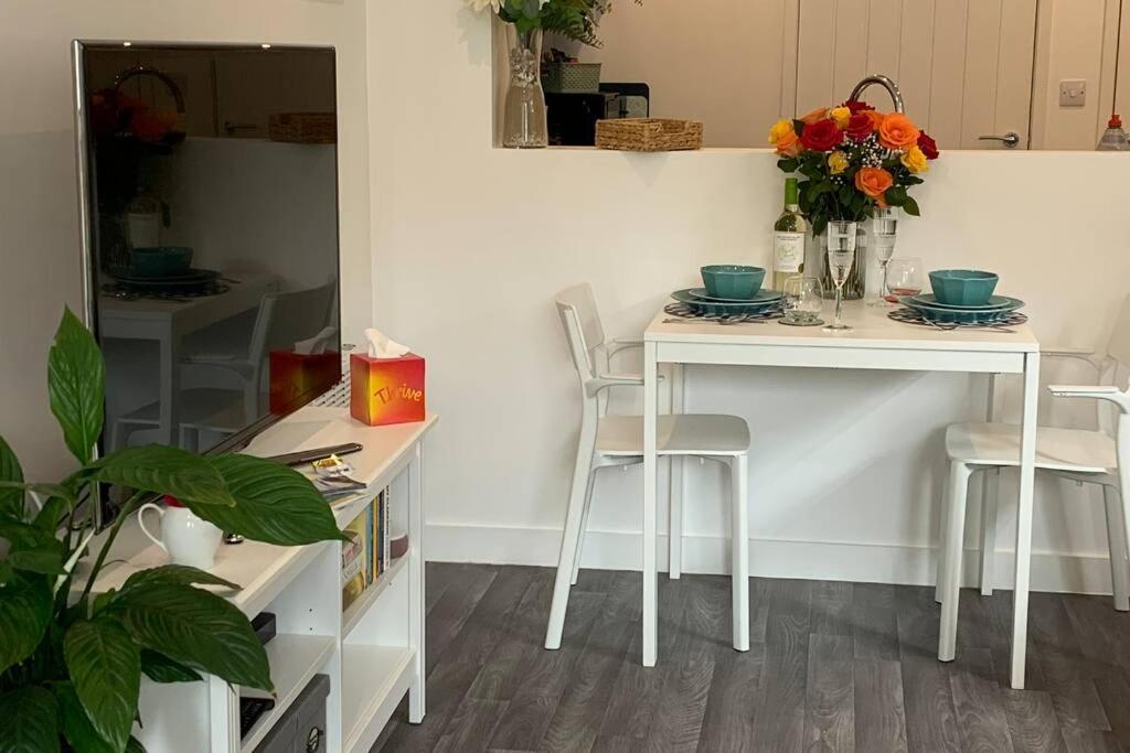 Bournemouth Nr Town Beach Train Coach Shops Lovely Entire Apartment Allows Quiet Good Dogs Buitenkant foto