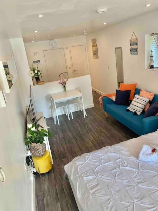 Bournemouth Nr Town Beach Train Coach Shops Lovely Entire Apartment Allows Quiet Good Dogs Buitenkant foto