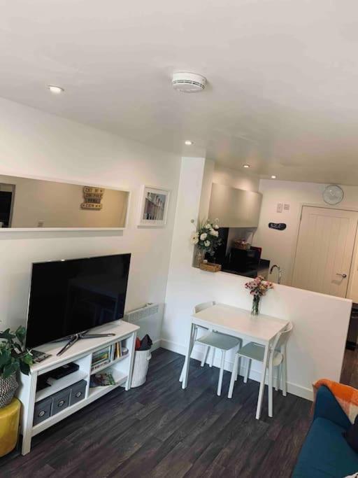 Bournemouth Nr Town Beach Train Coach Shops Lovely Entire Apartment Allows Quiet Good Dogs Buitenkant foto